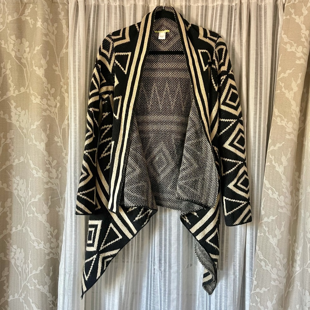 Gianni Bini Black Tan patterned open knit sweater